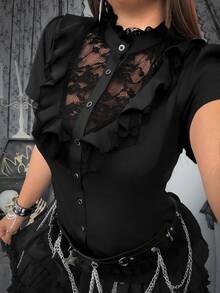 Whyspr 大码女式复古学院风朋克哥特风大胆前卫性感蕾丝拼接荷叶边领短袖衬衫，适合返校季和日常穿着。 - 黑色 - 查看 1