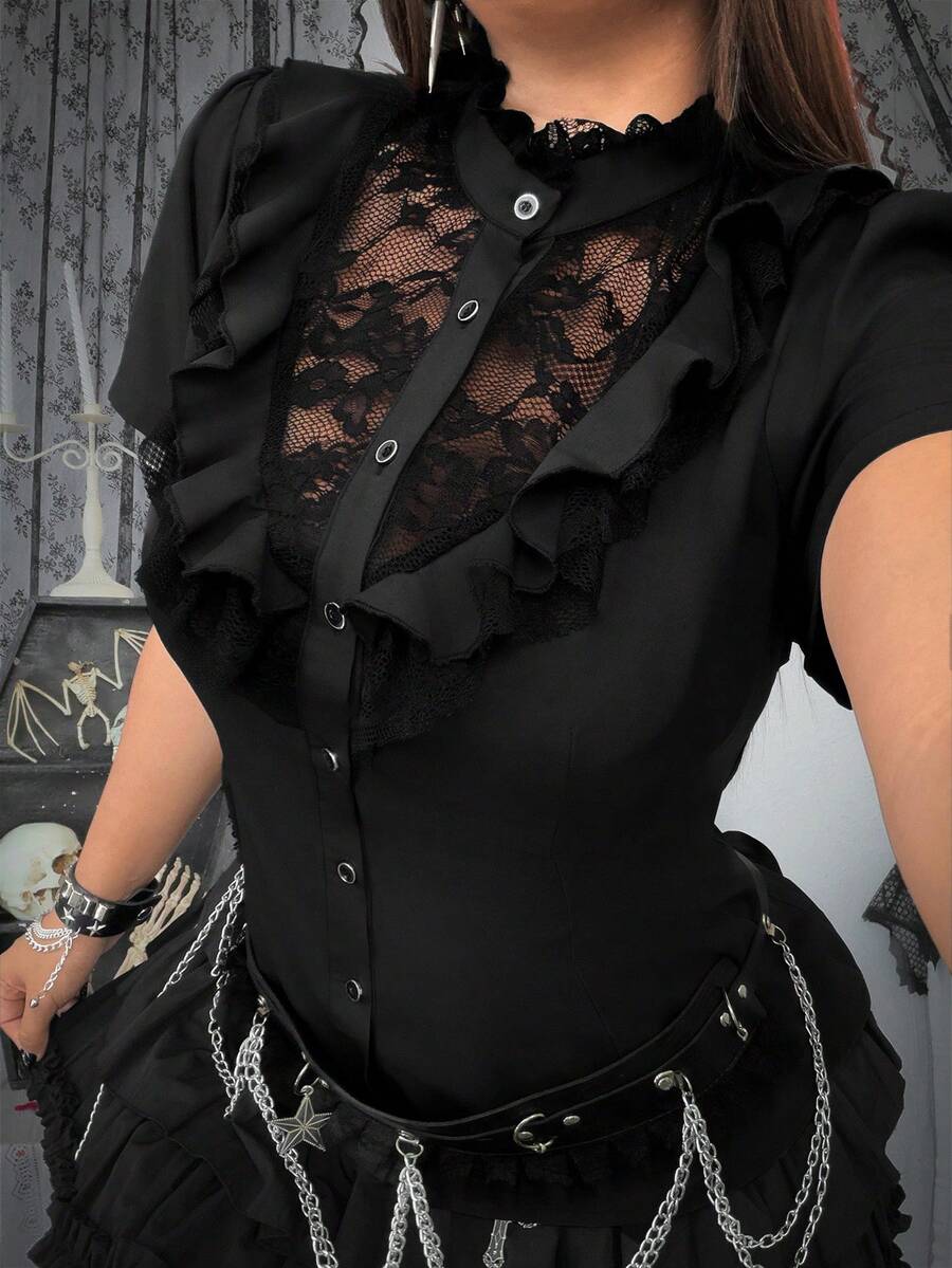 Whyspr 大码女式复古学院风朋克哥特风大胆前卫性感蕾丝拼接荷叶边领短袖衬衫，适合返校季和日常穿着。 - 黑色 - 查看 1
