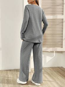 SHEIN 两件套孕妇条纹圆领长袖纽扣上衣和可调节腰裤休闲哺乳套装家居服套装，女士舒适两件套条纹家居服套装 - 黑與白 - 查看 2