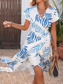SHEIN Holidaya 夏季女士V领短袖荷叶边下摆不对称印花连衣裙（不对称印花） - 藍白色 - 查看 6