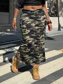 SHEIN EZwear Plus Camo Print Flap Pocket Split Side Skirt - Multicolor - View 1