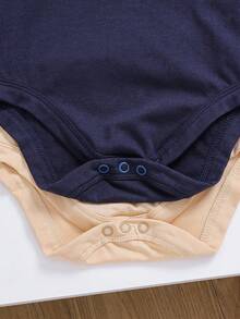 2pcs/Set Newborn Baby Boy/Girl Casual Collegiate V-Neck Knit Bodysuit With Small Logo Print, Suitable For Summer Outings And Gatherings - Multicolor - View 4