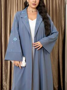 Al Najma Abaya elegante con bordado floral para mujer de talla grande - Azul - Ver 8