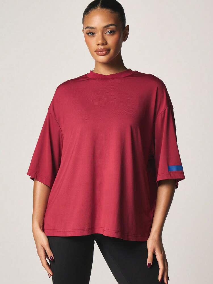 MISSGUIDED Oversized T-Shirt With Crew Neck Short Sleeves Casual Relaxed Fit Pullover Top With Blue Badge Detail