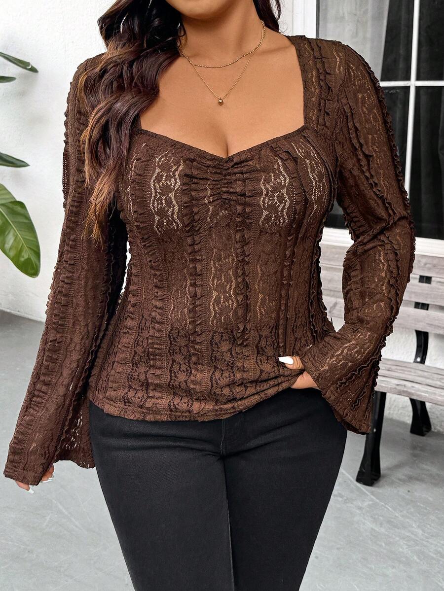 SHEIN Frenchy Camiseta de manga larga con diseño de cuello en forma de corazón y manga acampanada para mujer de talla grande, color marrón, ropa casual y de oficina de moda - Marrón - Ver 1