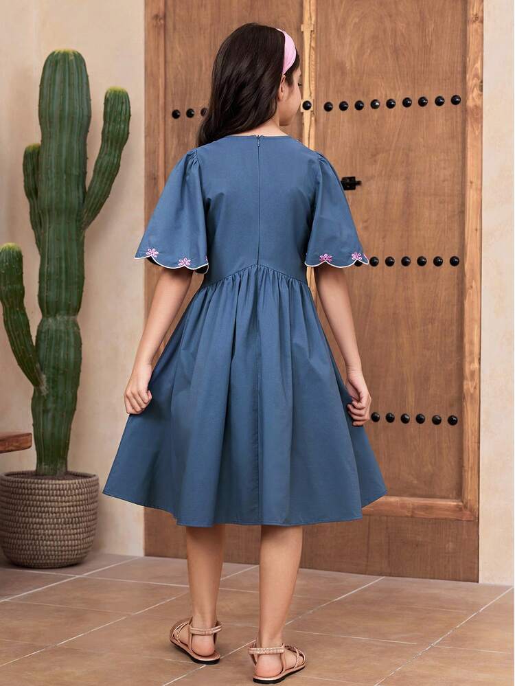 Tween Girl Elegant V-Neck 3/4 Sleeve Floral Embroidered Pattern Dress - Blue - View 2