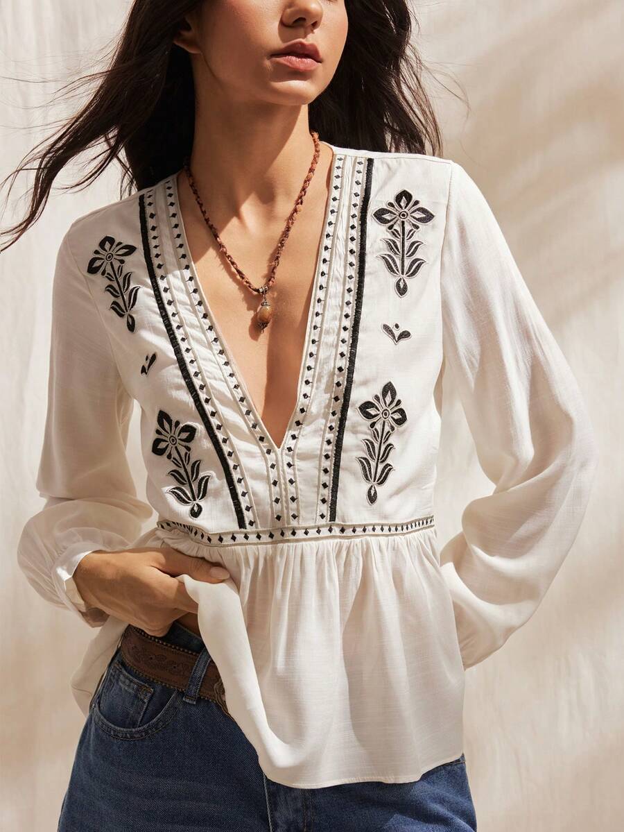 Easelle 女士杏色花卉刺绣V领灯笼袖荷叶边下摆衬衫 - 杏色 - 查看 1