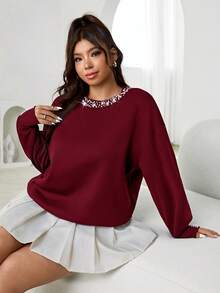 SHEIN EZwear 大尺碼酒紅色秋季優雅女款寬鬆圓領落肩長袖鑲飾休閒套頭運動衫 時尚派對穿搭 - 酒紅色 - 查看 5