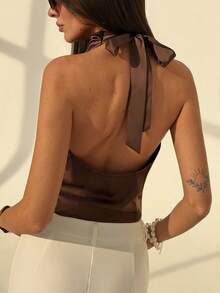 Aloruh 简约通勤棕色缎面深V领露背系带女式背心 - 棕色 - 查看 2