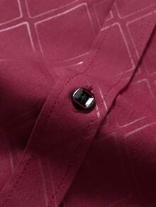 Manfinity Mode 男士纯色休闲短袖衬衫，纽扣前开襟设计，夏季百搭 - 酒紅色 - 查看 4