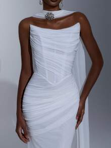 Elitara Elegant White Graceful Strapless Pleated Fish Tail Maxi Wedding Dress With Luxurious Rhinestone Detachable Halter Veil (Removable Halter Piece)