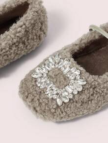 CUCCOO DOLLMOD Sepatu Flat Kasual Serbaguna Wanita dengan Desain Gesper dan Hiasan Berlian Imitasi Mewah - Grey - View 8