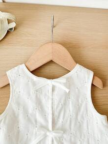 SHEIN LMoss Kids 女宝宝可爱夏季休闲百搭白色花卉刺绣吊带背心 - 白色 - 查看 3
