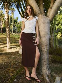 Nöista Áo kiểu ôm sát với phần cổ khoét phía trước. Màu sắc phối hợp với đường viền tương phản quanh các cạnh. Chất liệu vải có họa tiết. Tay ngắn, chiều dài tiêu chuẩn. Thích hợp cho các dịp lễ hội, nghỉ dưỡng và phong cách xuân hè. - trắng - Xem 3