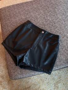 DAZY Quần short nữ bằng da PU cài nút, kiểu dáng thường ngày, đa năng và phù hợp cho các buổi hẹn hò, phong cách Y2K. - màu đen - Xem 5