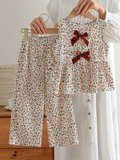 SHEIN Vintaside Kids Conjunto de 2 piezas con estampado floral para niñas pequeñas - Chaleco sin mangas con decoración de lazo + Pantalones de pierna ancha, conjunto casual dulce y lindo, para verano