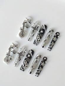 ROMWE 10 miếng trang trí móng tay phong cách Punk đính đinh tán + 3 lọ keo dán móng hai mặt, decal móng tay nghệ thuật Gothic tối màu thủ công chất lượng cao với các họa tiết đầu lâu, ngôi sao, đàn guitar, nơ bằng kim loại cổ điển, móng giả dài hình quan tài có thể tái sử dụng cho hàng ngày, tiệc tùng, dạ hội. - Đen và trắng - Xem 1