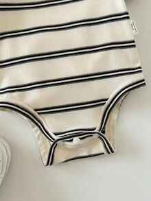 SHEIN Bộ 3 món áo liền thân tay ngắn kẻ sọc dễ thương cho bé trai sơ sinh. - Màu Khaki - Xem 5