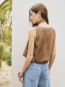 Nöista 这款无袖优雅衬衫采用中式结扣和围巾领设计，轻盈精致，版型宽松，是打造优雅造型、外出装扮、情人节造型、春夏装扮或日常时尚穿搭的理想之选。 - 咖啡棕 - 查看 2