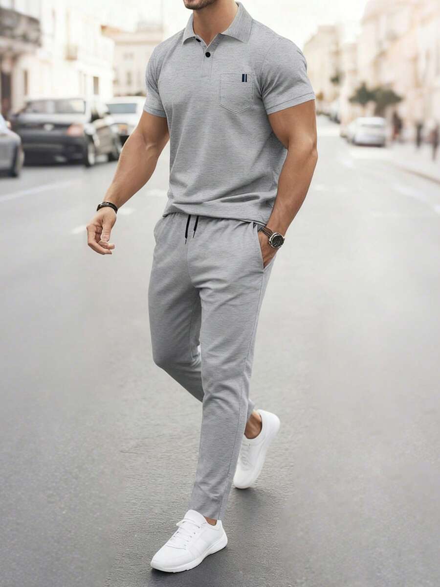 Manfinity Homme 男士短袖Polo衫和长裤套装，饰有装饰性织带口袋，适合居家、外出、聚会等休闲场合。这款两件套休闲套装，尽显绅士风范，适合日常休闲、周末旅行、户外活动、探险旅行、轻松的工作环境或半正式场合。也是送给男友/丈夫、周年纪念日/生日、派对、圣诞节、新年、婚礼等场合的理想礼物。 - 灰色 - 查看 1