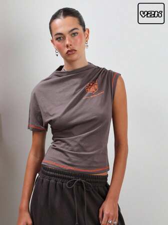 COUREZ Drapped Asymmetric T-Shirt With Front Collegiate Graphic /Y2K Going Out Outfits Winter Clothes Fall Clothes For Women Winter Clothes For Women Going Out Tops Chic Women's Set Gym Sport Graphic Tees