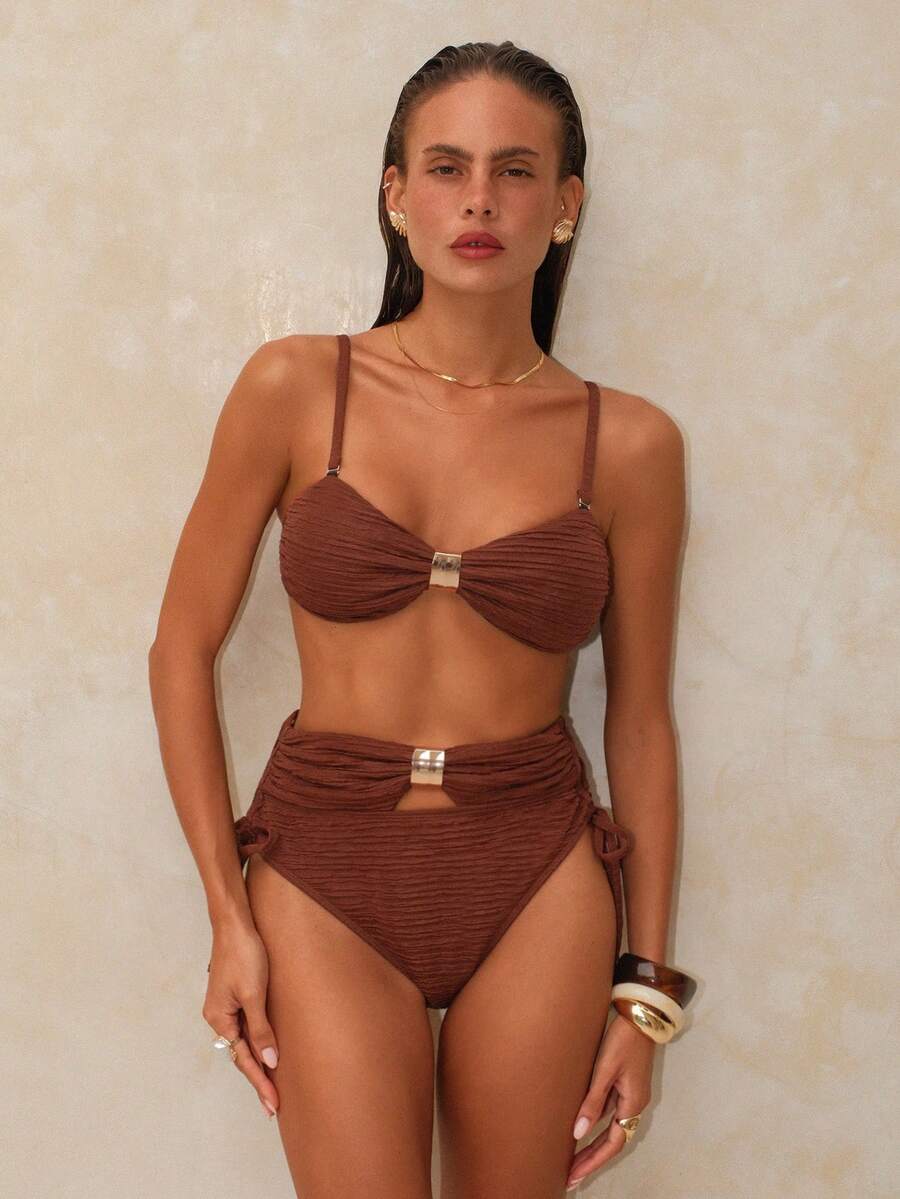 Swim Chiccia 女士岛屿度假高端复古优雅性感美拉德印花波浪纹理金属装饰抹胸高腰泳衣套装 - 棕色 - 查看 1