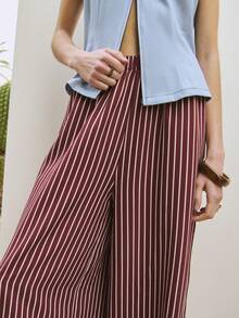 Nöista 这款S码细条纹阔腿裤采用宽松飘逸的版型。竖条纹设计拉长身形，打造优雅休闲的造型。无论是夏季穿搭、度假造型、日常穿着还是外出活动，都是理想之选。轻松搭配衬衫、修身上衣或轻薄外套，打造时尚现代的造型。 - 酒紅色 - 查看 6
