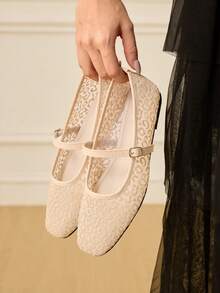 CUCCOO HITCHD 女士提花搭扣设计时尚高跟鞋，适合日常穿着 - 杏色 - 查看 1