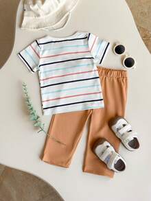 SHEIN Playful Pals 2 pièces/Set Chemise à manches courtes à col rond boutonnée rayée colorée en tricot côtelé élastique avec poche + Pantalon droit ample à taille élastique kaki unicolore, tenue décontractée rétro, convient pour les sorties quotidiennes d'été ou les voyages - Kaki - Voir 2