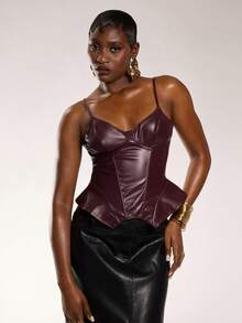 Normani Débardeur polyvalent à la mode pour femmes avec des détails uniques de coupe et d'ourlet. Top  pour femmes, top corset  pour femmes, top sexy  pour femmes - Rouge foncé - Voir 3