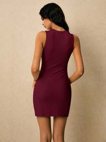 Poéselle فستان ضيق بدون أكمام للنساء مزين بأزرار زخرفية، فستان قصير عصري - عنابي اللون - مشاهدة 8