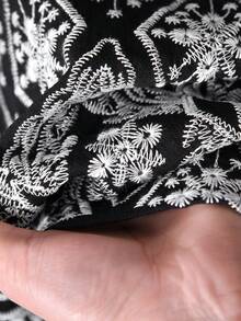 Rusticease 女士纯色圆领短袖上衣和印花阔腿裤套装，夏季两件套 - 黑與白 - 查看 5