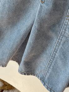 Spódnica w kształcie litery A z luźnego spranego denimu dla dziewczynki, z zakładkami krzyżowymi i falbanką, wykonana z miękkiego denimu bawełnianego, niezbędny element stylizacji dla modnych dziewczynek, odpowiednia na wiosnę/jesień, uniwersalna do codziennego noszenia, na sesje zdjęciowe, wyjścia, spotkania towarzyskie, wędrówki, nowość na jesień - Średni jeans - Zobacz 5