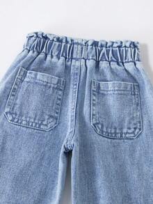 SHEIN 女婴浅蓝色弹力腰带白色爱心印花口袋设计休闲牛仔裤，适合所有季节。无论是日常出行、校园生活还是周末旅行，都能让孩子的每一天充满纯真与活力。 - 藍色 - 查看 6