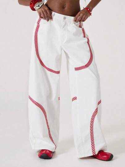 ROMWE Avant Jeans bianchi a vita bassa e vestibilità morbida con grafica rossa ricamata per donna