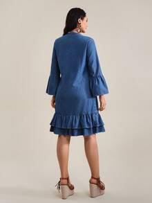 SHEIN Tall 女士V领喇叭袖纽扣半开襟休闲褶裥牛仔连衣裙 - 藍色 - 查看 2
