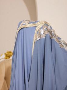 Al Najma Vestido de manga larga con parches, cinta y decoración de lentejuelas en estilo árabe elegante para mujer de talla grande - Azul - Ver 10