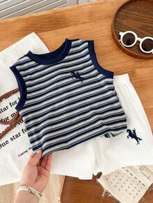 Genkimix Kids 男童休闲舒适灰蓝条纹刺绣圆领无袖背心套装，搭配白色短裤，面料柔软，适合日常穿着和运动。