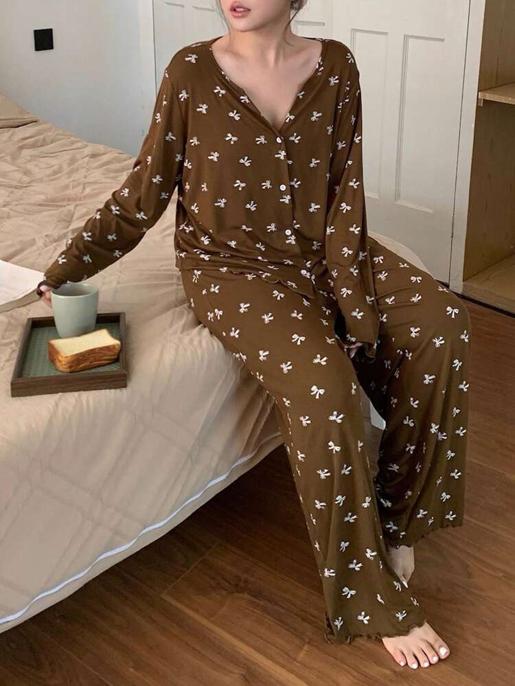 Dazy Plus 2pcs Plus Size Women Floral Bow Decor Loose Fit Pajama Set, Casual Home Wear For Spring, Summer, Autumn