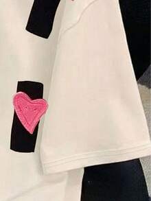 SHEIN 夏季新款经典黑色条纹，仿爱心印花图案设计，简约休闲版型，穿着舒适，夏季户外上衣，女士常规版型T恤，适合学生、教师、户外活动、购物等场合，时尚新颖的图案 - 白色 - 查看 5
