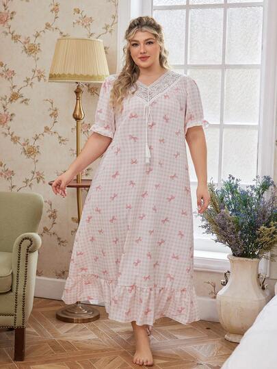 CottageSlumber Camisón de encaje con cuello en V, lazo y estampado a cuadros con borlas, talla grande