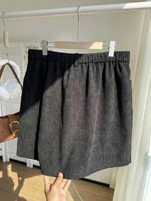 SHEIN EZwear Saia curta preta de tecido plano para mulheres plus size - Preto - Ver 7