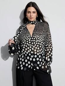 Aveloria Modichic Elegante top vintage in stile "old money" versatile e di taglia comoda, con base nera e stampa a pois bianchi sfumati, scollo a V profondo con laccio e maniche lunghe, adatto per uscite casual e uso quotidiano - Bianco e nero - Visualizzare 2