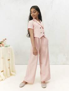 Bộ đồ SUMWON Tween gồm áo blazer dáng ngắn hai hàng cúc và quần palazzo ống rộng, kiểu dáng may đo, cài cúc phía trước, thích hợp cho các dịp lễ hội, đi chơi hoặc nghỉ dưỡng. - Màu Hồng baby - Xem 1