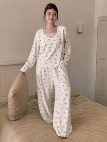 Dazy Plus Fashionable & Cute Cartoon Bear Floral Print Patchwork Collar Fitted Top & Loose Straight Pants Pajama Set, Spring/Autumn - White - View 5