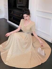 DAZY 女士V领短袖腰部串珠拼接优雅连衣裙 - 杏色 - 查看 6