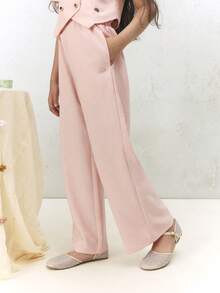 Bộ đồ SUMWON Tween gồm áo blazer dáng ngắn hai hàng cúc và quần palazzo ống rộng, kiểu dáng may đo, cài cúc phía trước, thích hợp cho các dịp lễ hội, đi chơi hoặc nghỉ dưỡng. - Màu Hồng baby - Xem 4