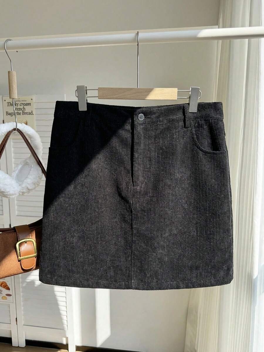 SHEIN EZwear Saia curta preta de tecido plano para mulheres plus size - Preto - Ver 1