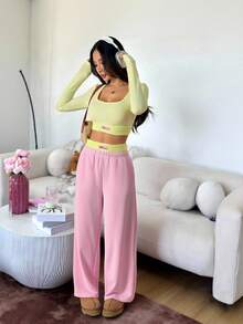 SHEIN PETITE 2件套 女士春夏家居轻薄运动休闲粉色磨毛毛衣裤搭配黄色腋下撞色短袖上衣套装，字母徽章，保暖舒适，秋季 - 粉色 - 查看 5