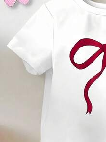 两件套女婴白色圆领短袖T恤，饰有可爱的红色蝴蝶结印花，搭配红色棋盘格印花喇叭裤，舒适时尚，适合外出和日常穿着，春秋季皆宜。 - 彩色 - 查看 3